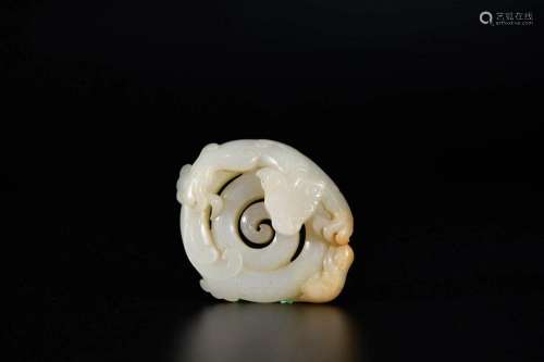 QING: A CARVED JADE ORNAMENT