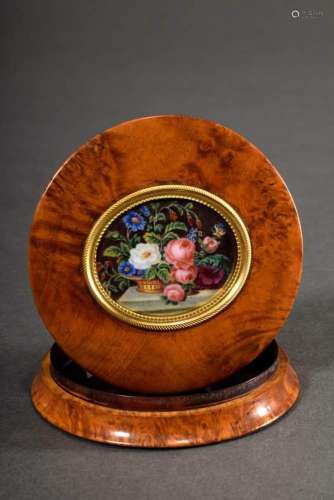 Round root wood box with finely p