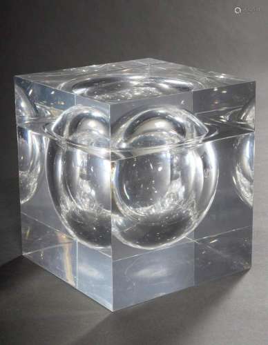 Optical Art ice cube container in