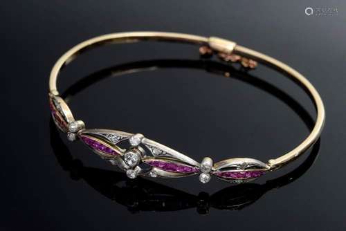 A delicate yellow gold 585 bangle