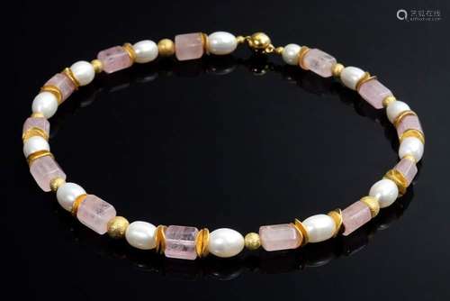 Elegant necklace made of pink ber