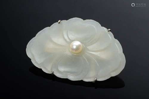 Cut agate plate in floral façon w