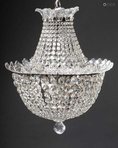 Small prismatic basket crown with