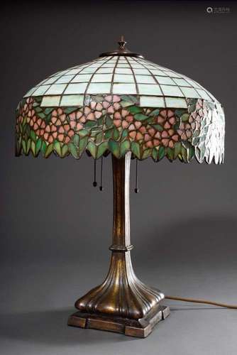 Art Nouveau lamp with square base