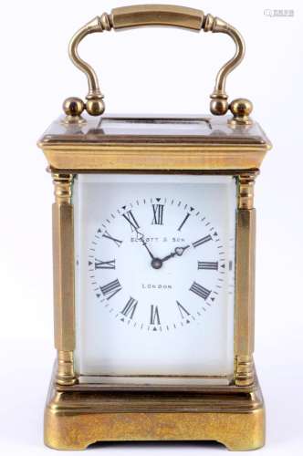 England Elliott & Son London brass carriage clock, Reise...