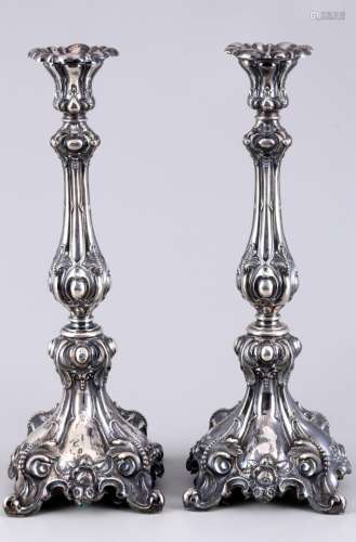 Silver pair of large candlesticks, 18th century 12-Lot, Silb...