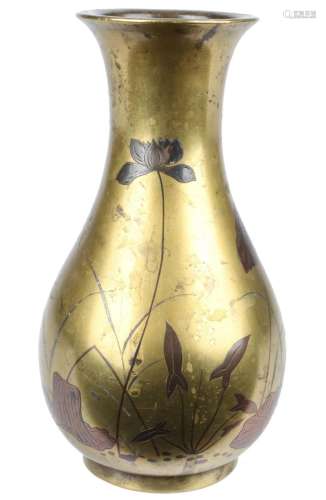 Japan bronze vase with lotus decoration Meiji-Period (1868 -...