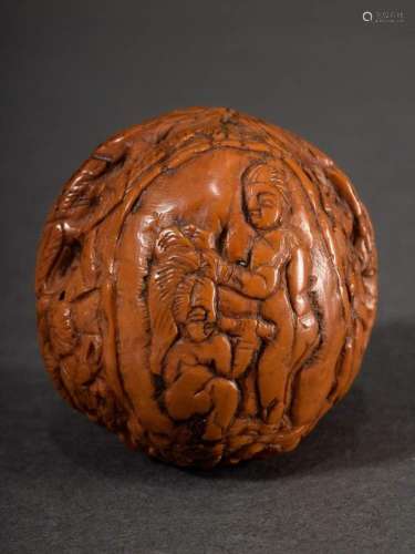 Carved walnut "Erotic Scene", h. 4cm