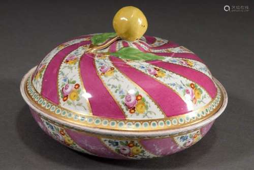 Round Meissen lidded tureen with sculpted lemon finial and r...