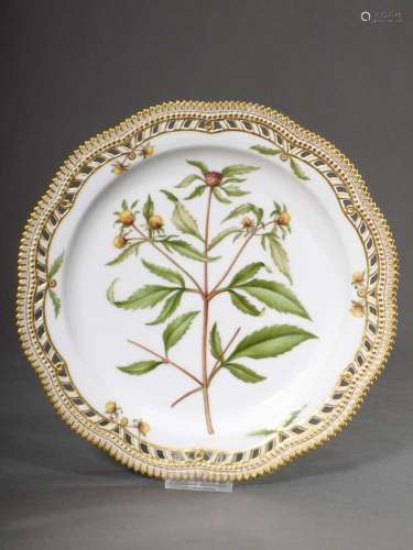 Large round Royal Copenhagen "Flora Danica" plate ...