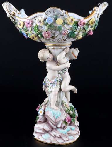 Meissen centerpiece with cherubs and flowers 1st choice, fig...