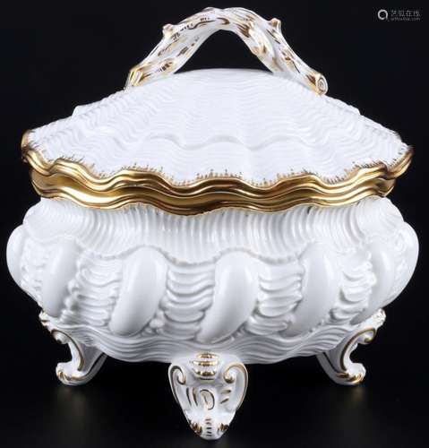 Meissen Swan lidded box, Schwanendessin Deckeldose,