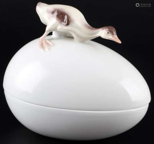 Meissen egg-shaped lidded box with duck 1st choice, eiförmig...