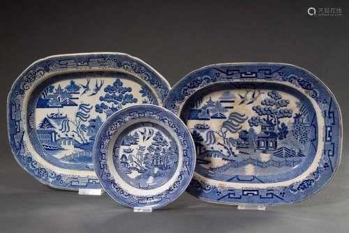 3 Various pieces of soft porcelain with blue printed decorat...