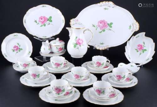 Meissen Red Rose coffee service for 8 persons, Kaffeeservice...