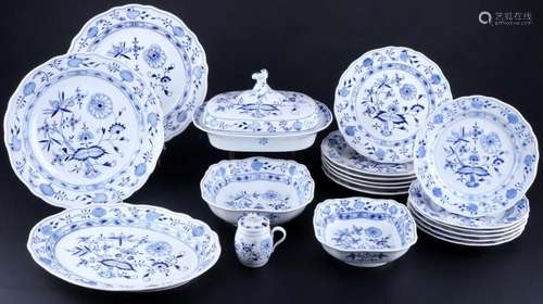 Meissen Onion Pattern dinner service 1st choice, Speiseservi...