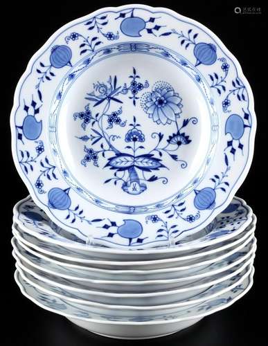 Meissen Onion Pattern 8 soup plates, Zwiebelmuster 8 Suppent...