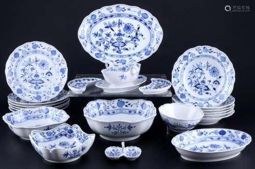 Meissen Onion Pattern dinner service for 6 persons, Speisese...