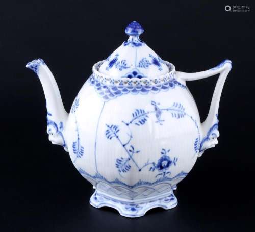Royal Copenhagen Musselmalet Full Lace tea pot 1119 1st choi...
