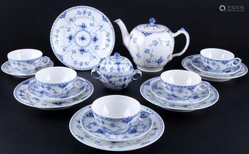 Royal Copenhagen Musselmalet tea set for 5 persons, Teeservi...