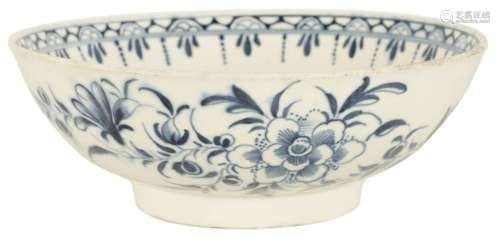 AN 18TH CENTURY BLUE AND WHITE WORCESTER BOWL