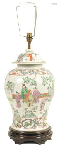 A 20TH CENTURY CHINESE FAMILLE VERTE VASE AND COVER