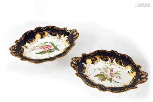 A PAIR OF EARLY 19TH CENTURY SPODE TYPE DESSERT DISHES
