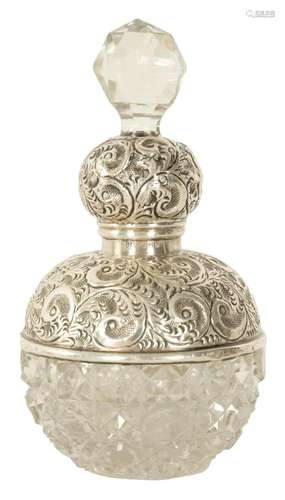 A GEORGE V SILVER TOPPED CUT GLASS PERFUME BOTTLE