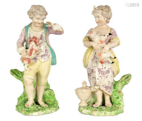 A PAIR OF 18TH CENTURY DERBY SHEPHERD BOY AND SHEPHERDESS FI...