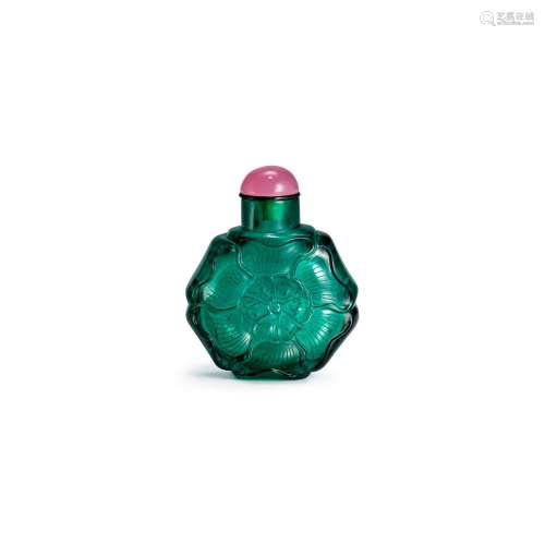 A GREEN MALLOW-FLOWER FORM GLASS SNUFF BOTTLE Probably imper...