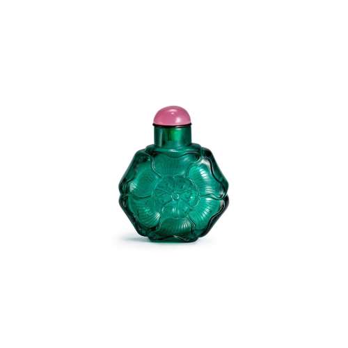 A GREEN MALLOW-FLOWER FORM GLASS SNUFF BOTTLE Probably imper...