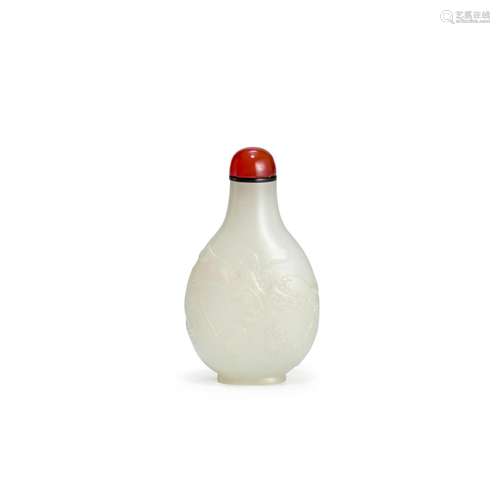 A CARVED WHITE JADE SNUFF BOTTLE 1750-1820