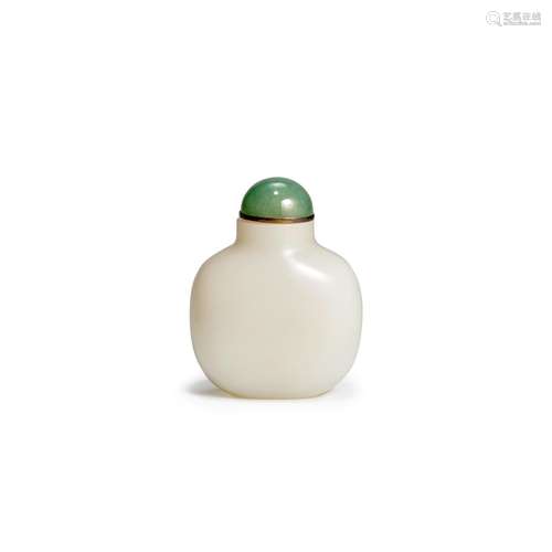 A WHITE JADE SNUFF BOTTLE 1750-1800