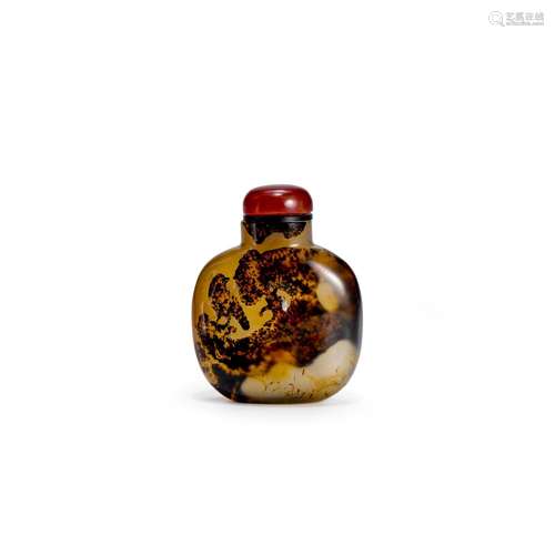 A SILHOUETTE AGATE SNUFF BOTTLE 1750-1860