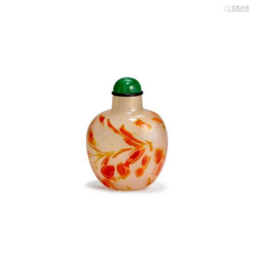 AN OPALESCENT GLASS SNUFF BOTTLE WITH REALGAR SPLASHES Possi...