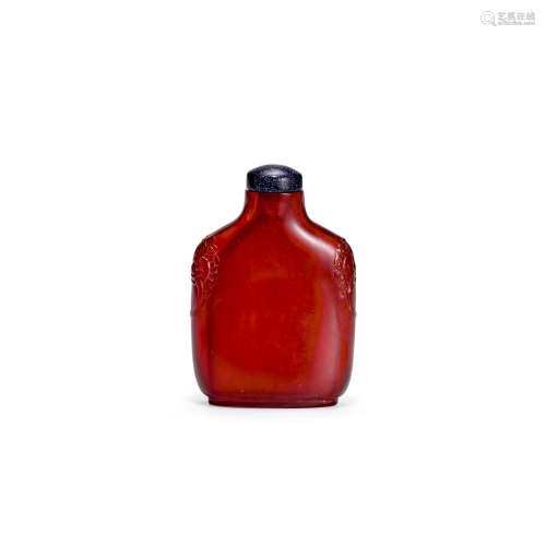 A CARVED AMBER SNUFF BOTTLE 1750-1850