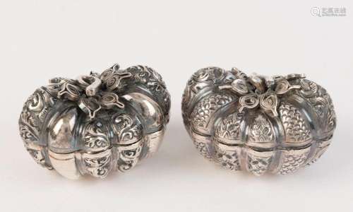 Two antique Chinese silver boxes, early 20th century, 4.5cm ...