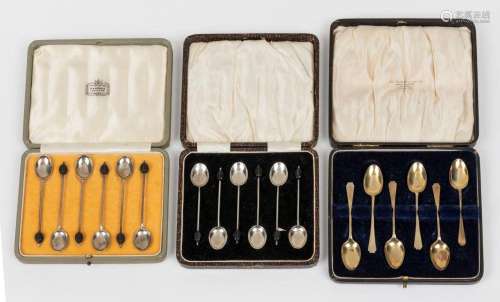 BOXED SETS OF SILVER TEASPOONS/COFFEE SPOONS: comprising 191...