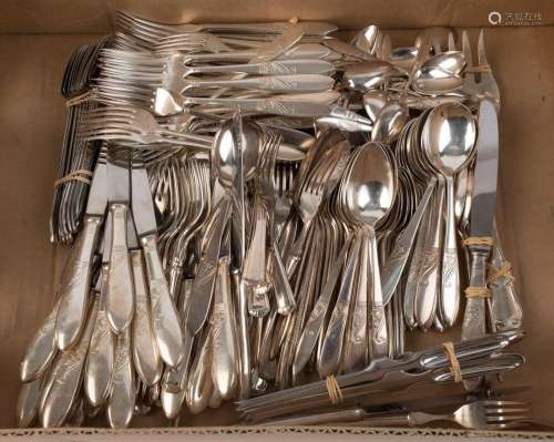 Assorted silver plated cutlery, 20th century