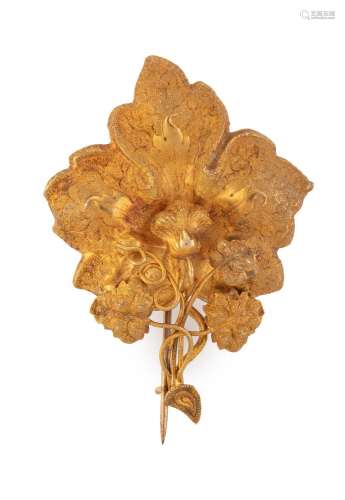 A Colonial antique Australia 15ct yellow gold brooch of leaf...