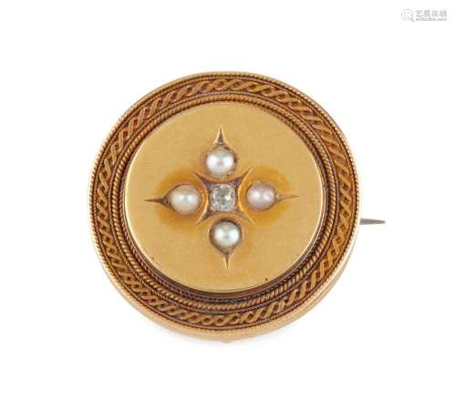 An antique yellow gold circular brooch set with a central di...