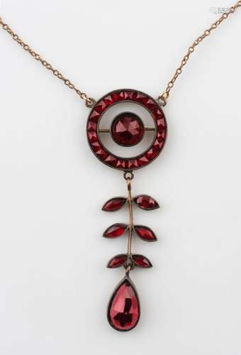 An Edwardian garnet pendant set in gilt silver on a fine ros...