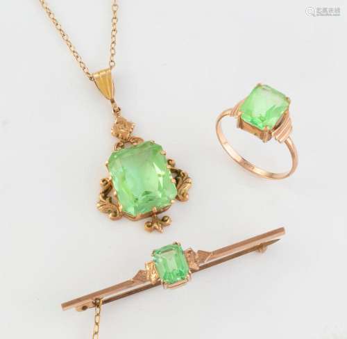 An Edwardian 9ct rose gold and green stone necklace, ring an...