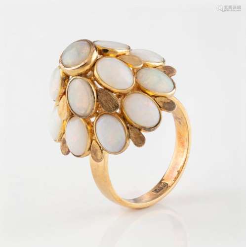 A 14ct yellow gold cocktail ring set with a tower of white o...