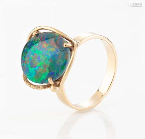A vintage 9ct yellow gold and opal doublet ring, circa 1980,...