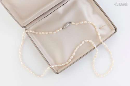 A freshwater pearl necklace with silver clasp, 60cm long