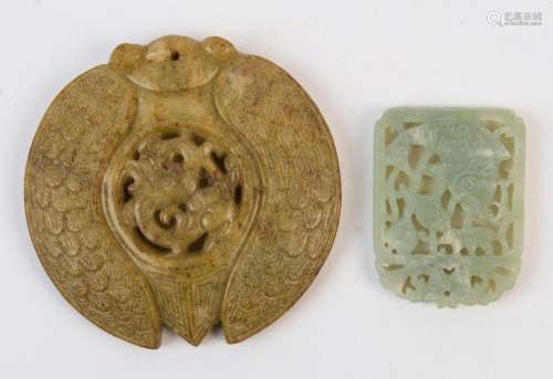 Two Chinese carved jade ornaments, 4.5cm and 7cm wide