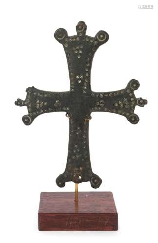 A fine Byzantine bronze crucifix. The front surface engraved...