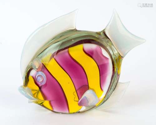 A Murano glass fish statue, 17cm high, 19cm long