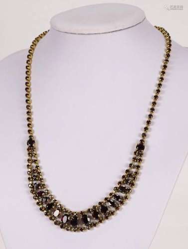 Extravagant garnet necklace